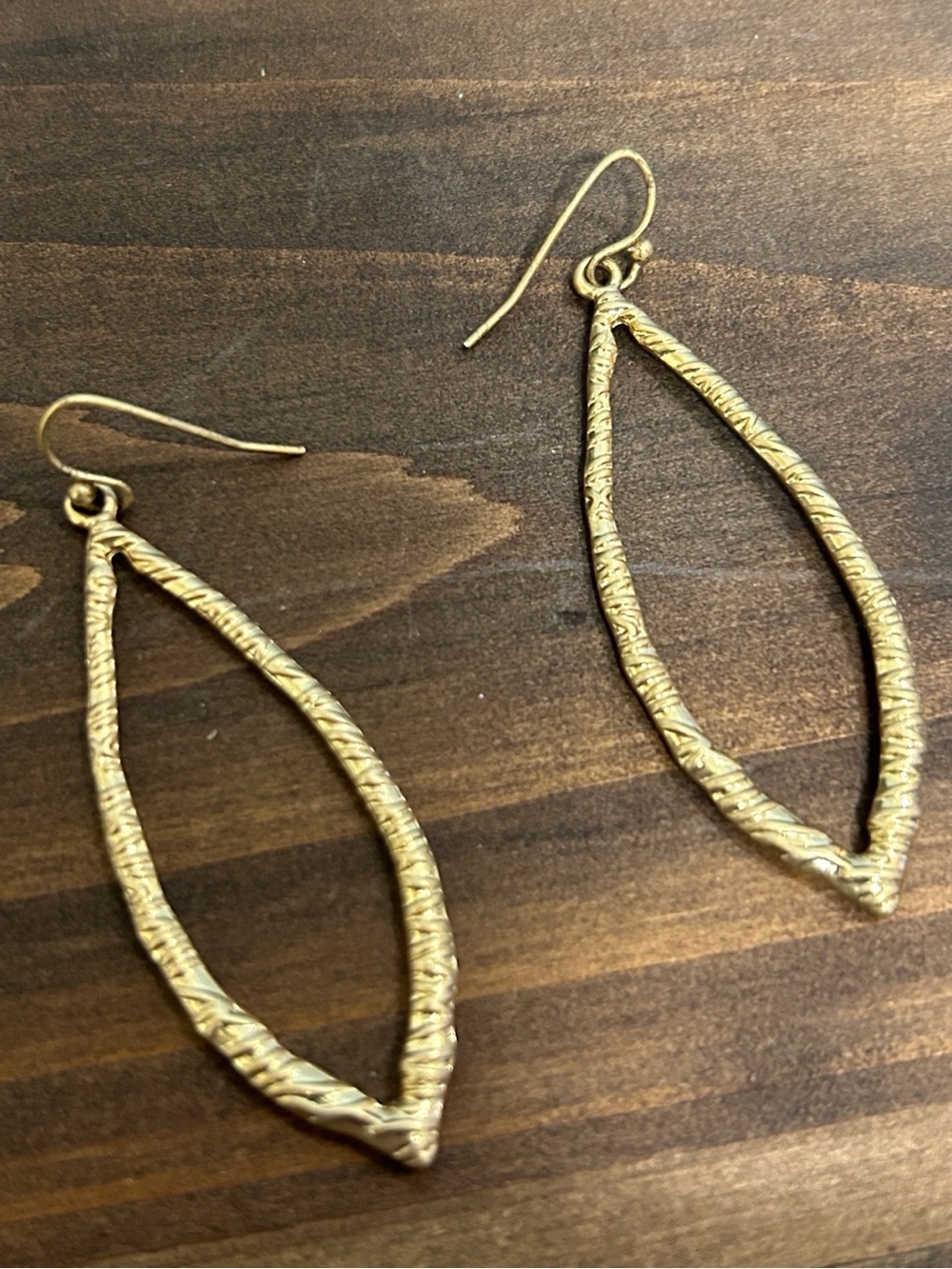 Vintage Lia Sophia Gold Tone Leaflet Dangle Earrings Textured Open Teardrop